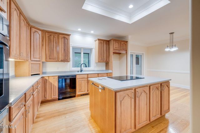 1320 Suntree Road, Unicoi, TN 37692