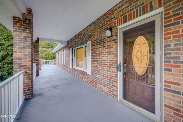 1320 Suntree Road, Unicoi, TN 37692
