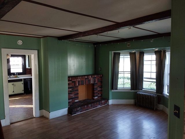 96 East St, Ware, MA 01082