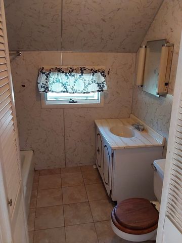 96 East St, Ware, MA 01082