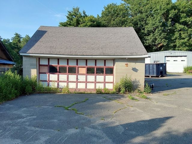96 East St, Ware, MA 01082
