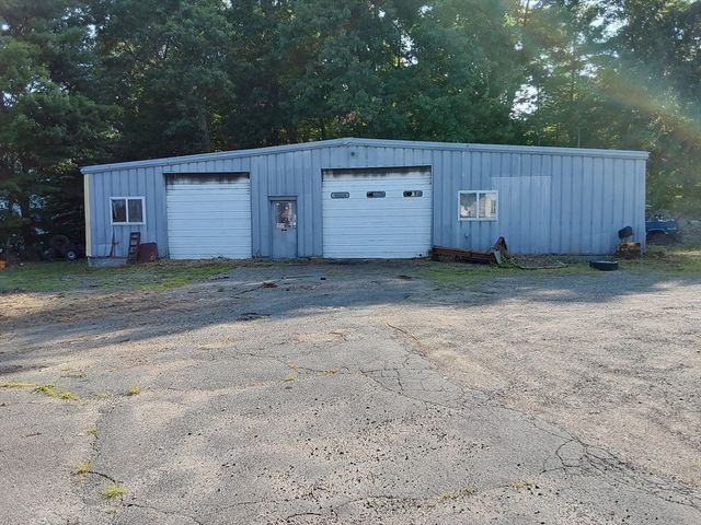 96 East St, Ware, MA 01082