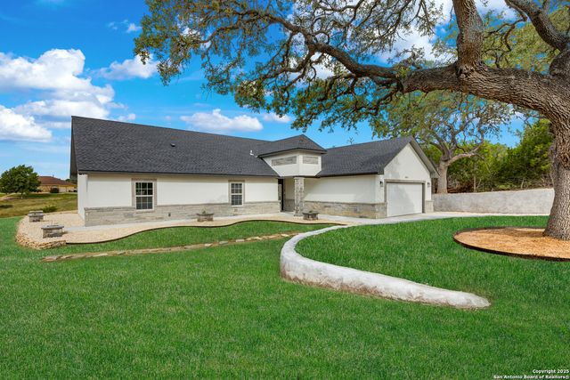 808 Heinen Road, Bandera, TX 78003