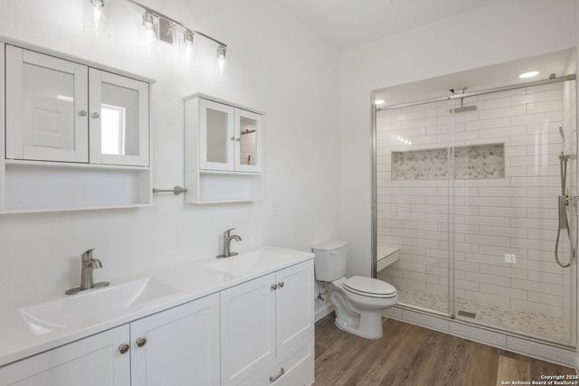 808 Heinen Road, Bandera, TX 78003