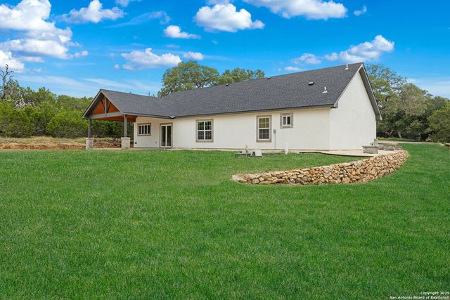 808 Heinen Road, Bandera, TX 78003