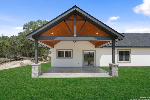 808 Heinen Road, Bandera, TX 78003