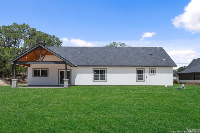 808 Heinen Road, Bandera, TX 78003