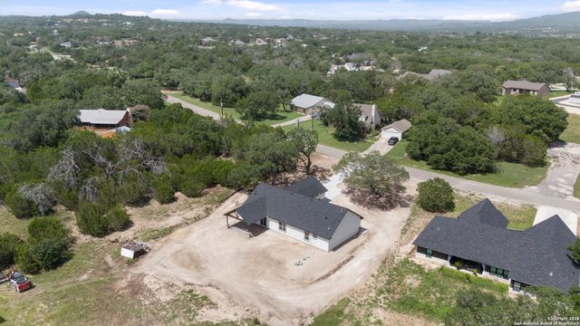 808 Heinen Road, Bandera, TX 78003