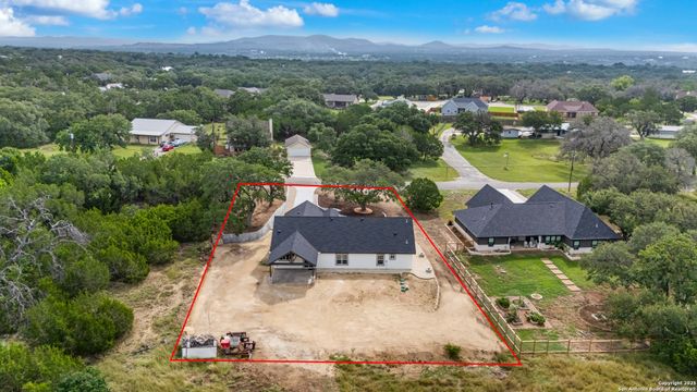 808 Heinen Road, Bandera, TX 78003