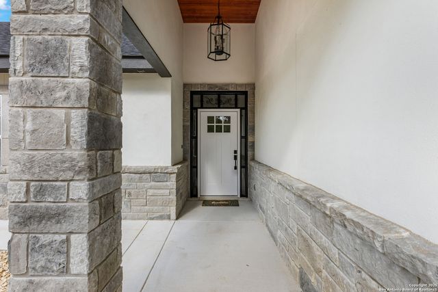 808 Heinen Road, Bandera, TX 78003