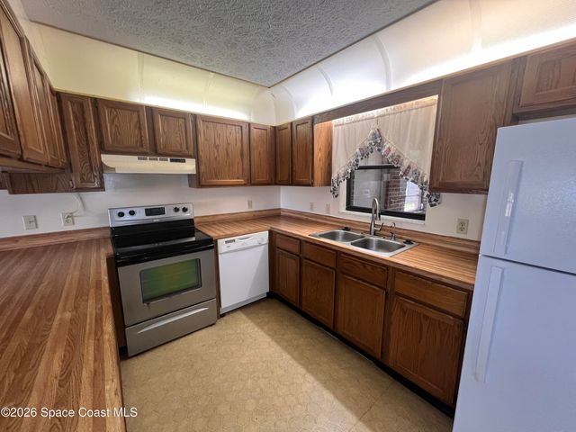 1586 Wacker Avenue SE, Palm Bay, FL 32909