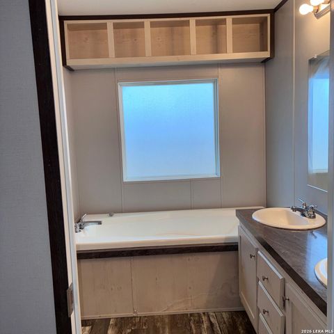 148 Anaqua Dr, Pleasanton, TX 78064