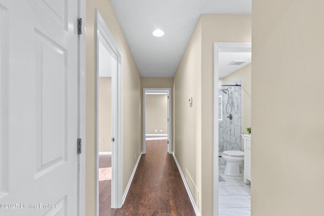 4901 Hunters Point Cir, Louisville, KY 40216