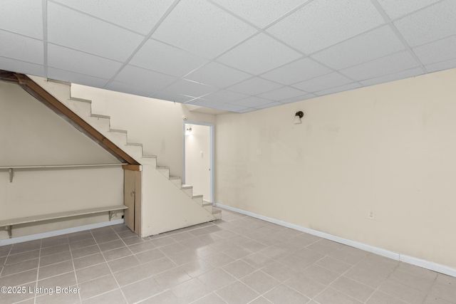 4901 Hunters Point Cir, Louisville, KY 40216