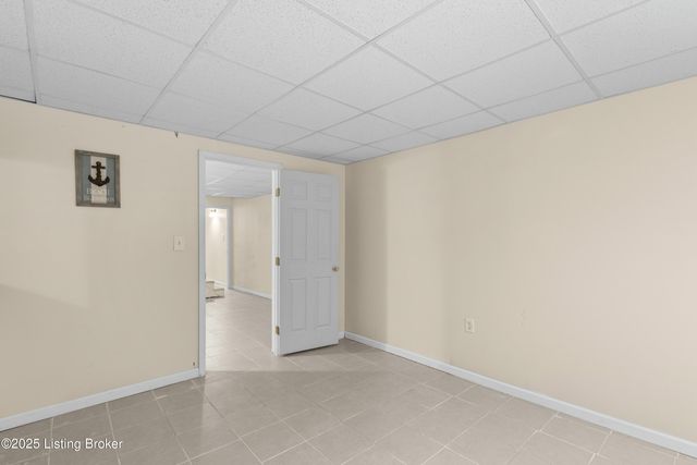 4901 Hunters Point Cir, Louisville, KY 40216