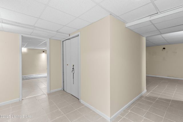 4901 Hunters Point Cir, Louisville, KY 40216