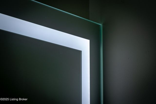 4901 Hunters Point Cir, Louisville, KY 40216