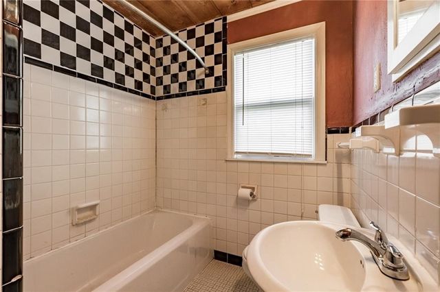 1733 NW 63rd Street, Nichols Hills, OK 73116