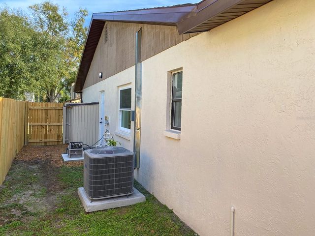 15704 COUNTRY LAKE DRIVE, Tampa, FL 33624