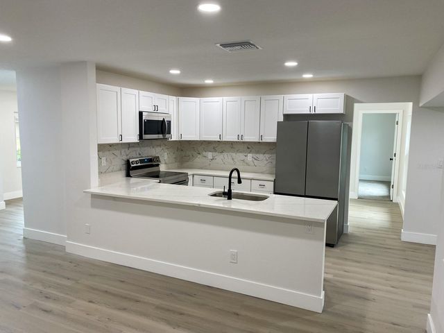 15704 COUNTRY LAKE DRIVE, Tampa, FL 33624