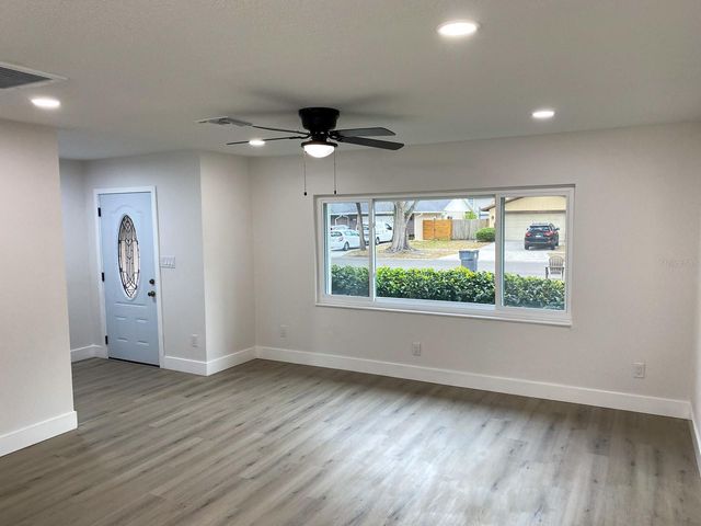 15704 COUNTRY LAKE DRIVE, Tampa, FL 33624