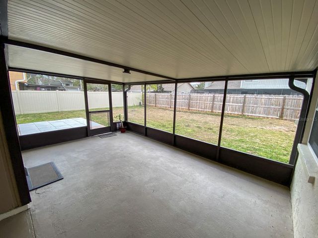 15704 COUNTRY LAKE DRIVE, Tampa, FL 33624