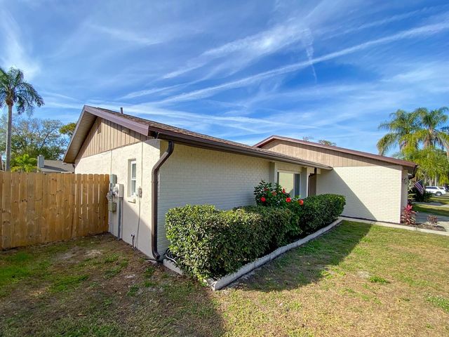 15704 COUNTRY LAKE DRIVE, Tampa, FL 33624