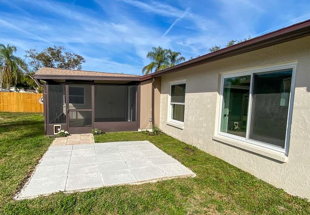 15704 COUNTRY LAKE DRIVE, Tampa, FL 33624