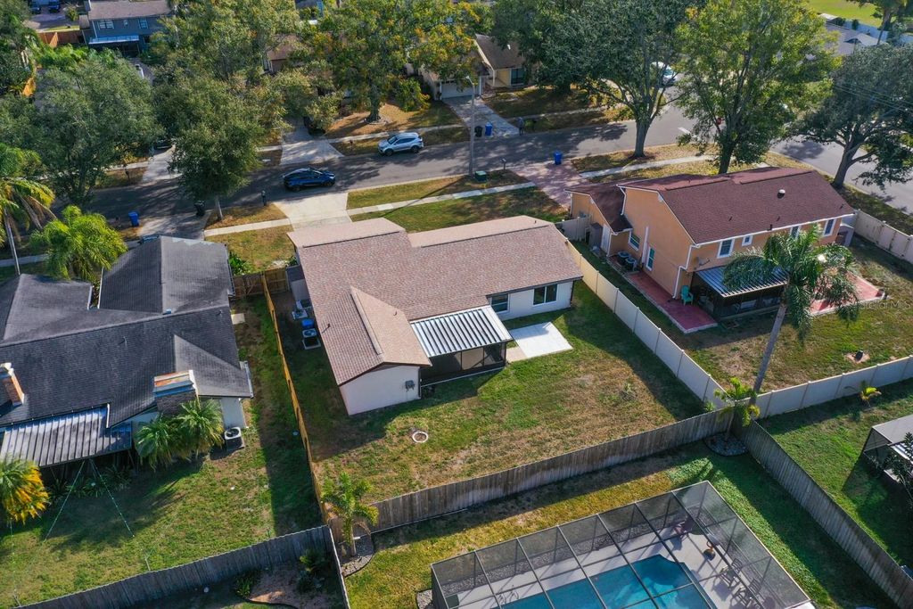 Image 14 of property listing at 15704 COUNTRY LAKE DRIVE, Tampa, FL 33624