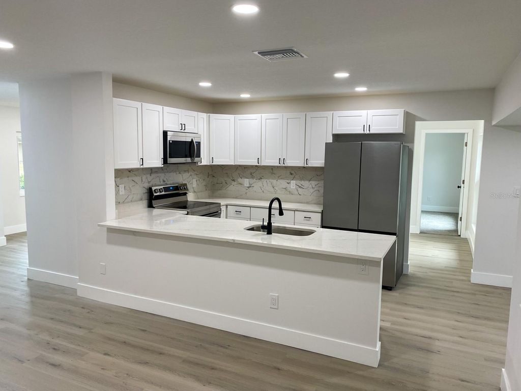 Image 15 of property listing at 15704 COUNTRY LAKE DRIVE, Tampa, FL 33624