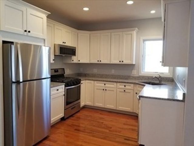 43 Harvard St 1, Winchester, MA 01890