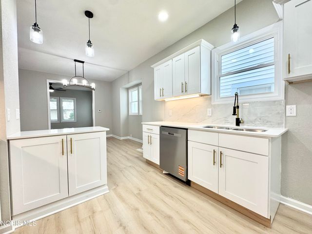 32 Allison Avenue, Toledo, OH 43605