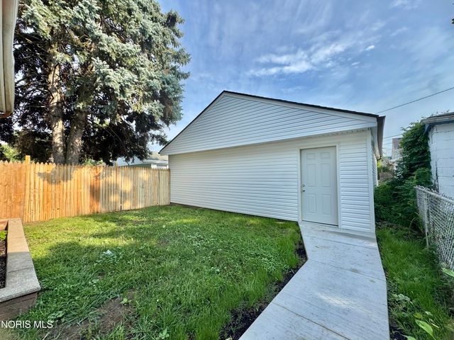 32 Allison Avenue, Toledo, OH 43605