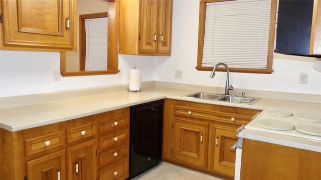 801 19th Avenue N, Texas City, TX 77590