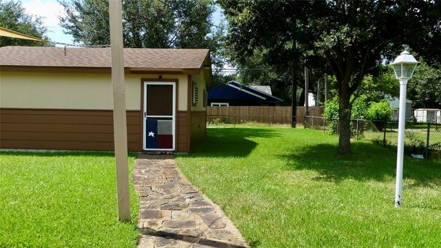 801 19th Avenue N, Texas City, TX 77590