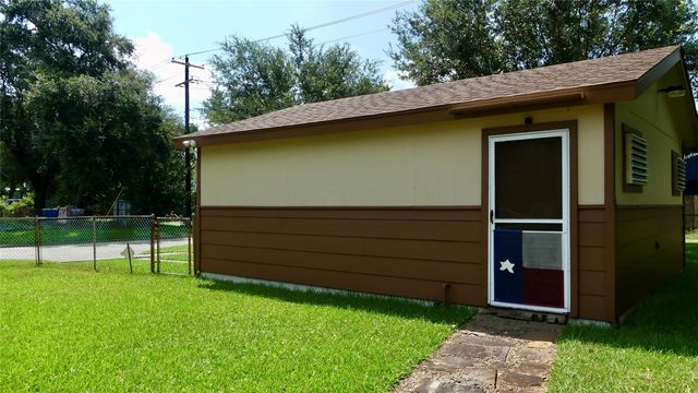 801 19th Avenue N, Texas City, TX 77590