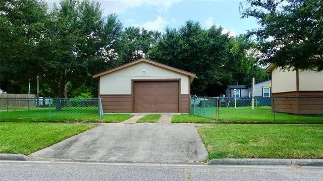 801 19th Avenue N, Texas City, TX 77590