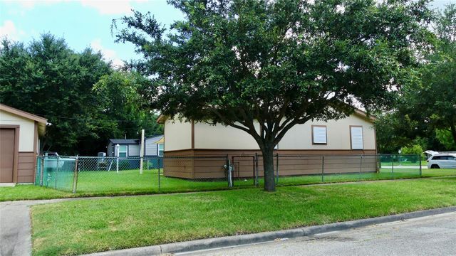 801 19th Avenue N, Texas City, TX 77590