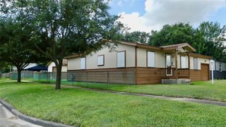 801 19th Avenue N, Texas City, TX 77590