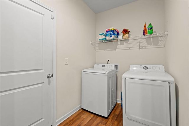 1053 Shadow Glen Dr, Fairburn, GA 30213