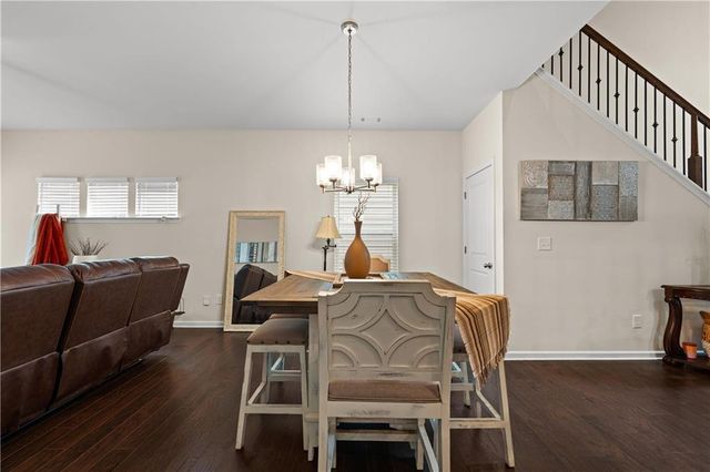 1053 Shadow Glen Dr, Fairburn, GA 30213