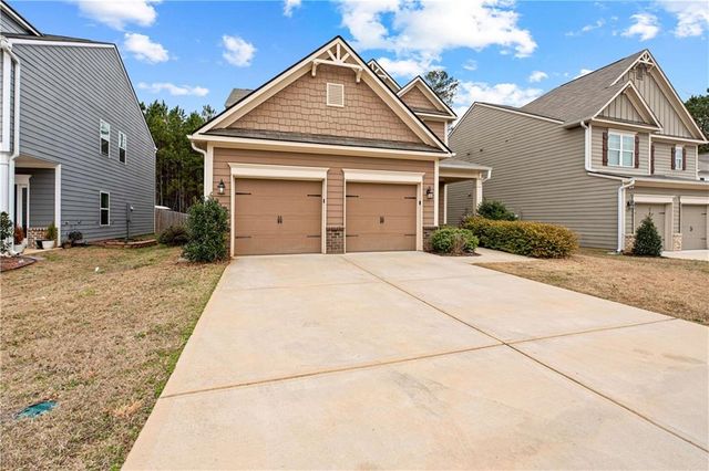 1053 Shadow Glen Dr, Fairburn, GA 30213