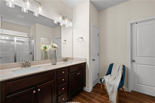 1053 Shadow Glen Dr, Fairburn, GA 30213