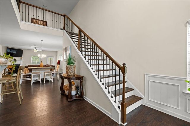 1053 Shadow Glen Dr, Fairburn, GA 30213