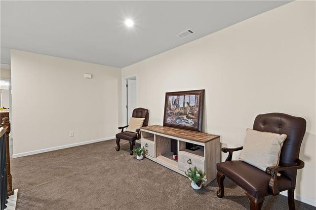 1053 Shadow Glen Dr, Fairburn, GA 30213