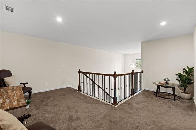 1053 Shadow Glen Dr, Fairburn, GA 30213