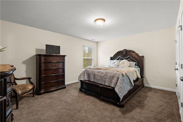 1053 Shadow Glen Dr, Fairburn, GA 30213