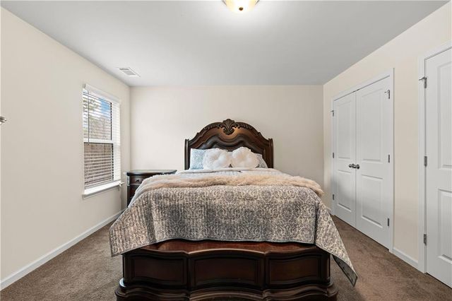 1053 Shadow Glen Dr, Fairburn, GA 30213