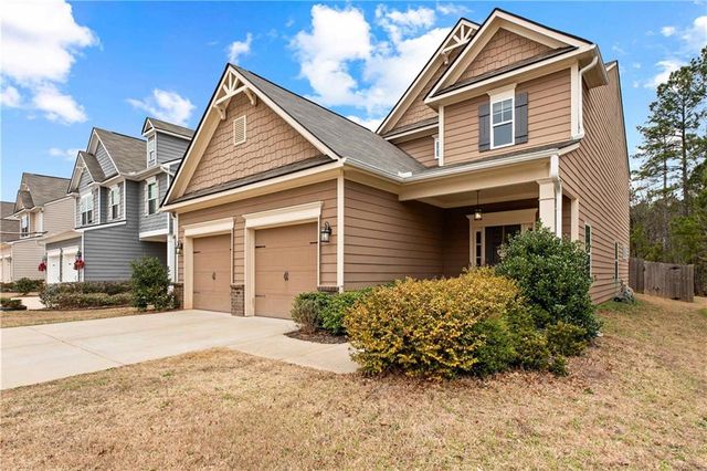 1053 Shadow Glen Dr, Fairburn, GA 30213