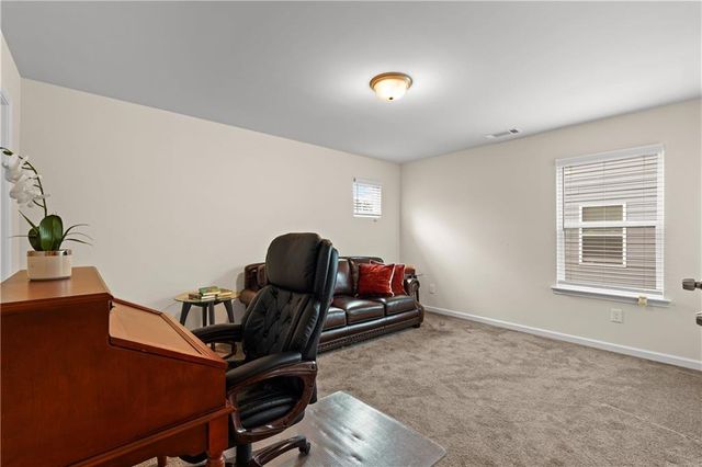 1053 Shadow Glen Dr, Fairburn, GA 30213